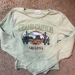 long sleeve grand canyon crop top with open back. size: med